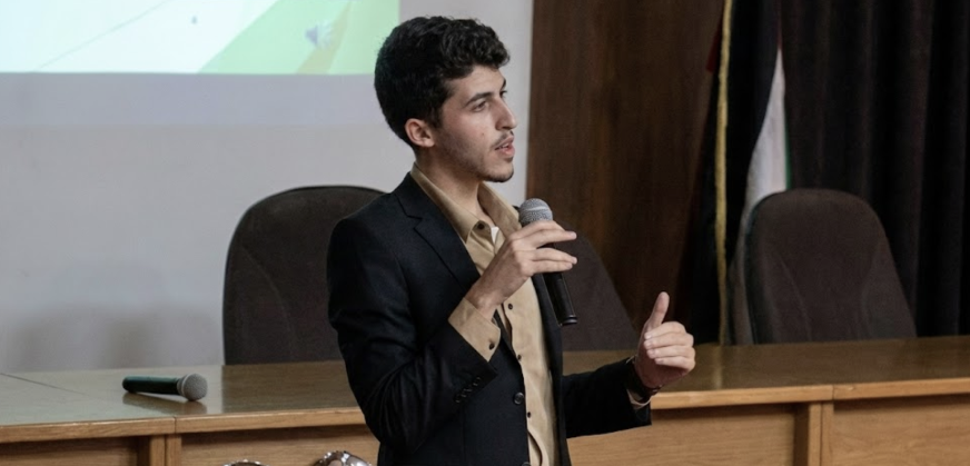 Qusai giving a speech to the freshmen